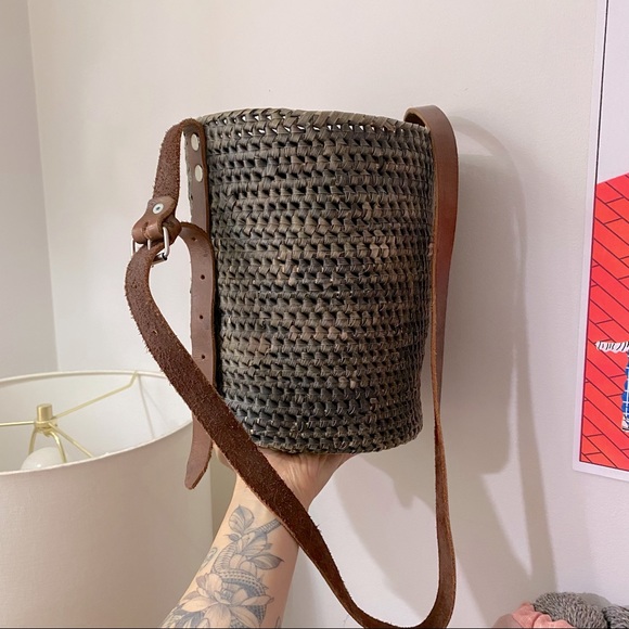 Hand woven basket tote with leather strap - Picture 2 of 5